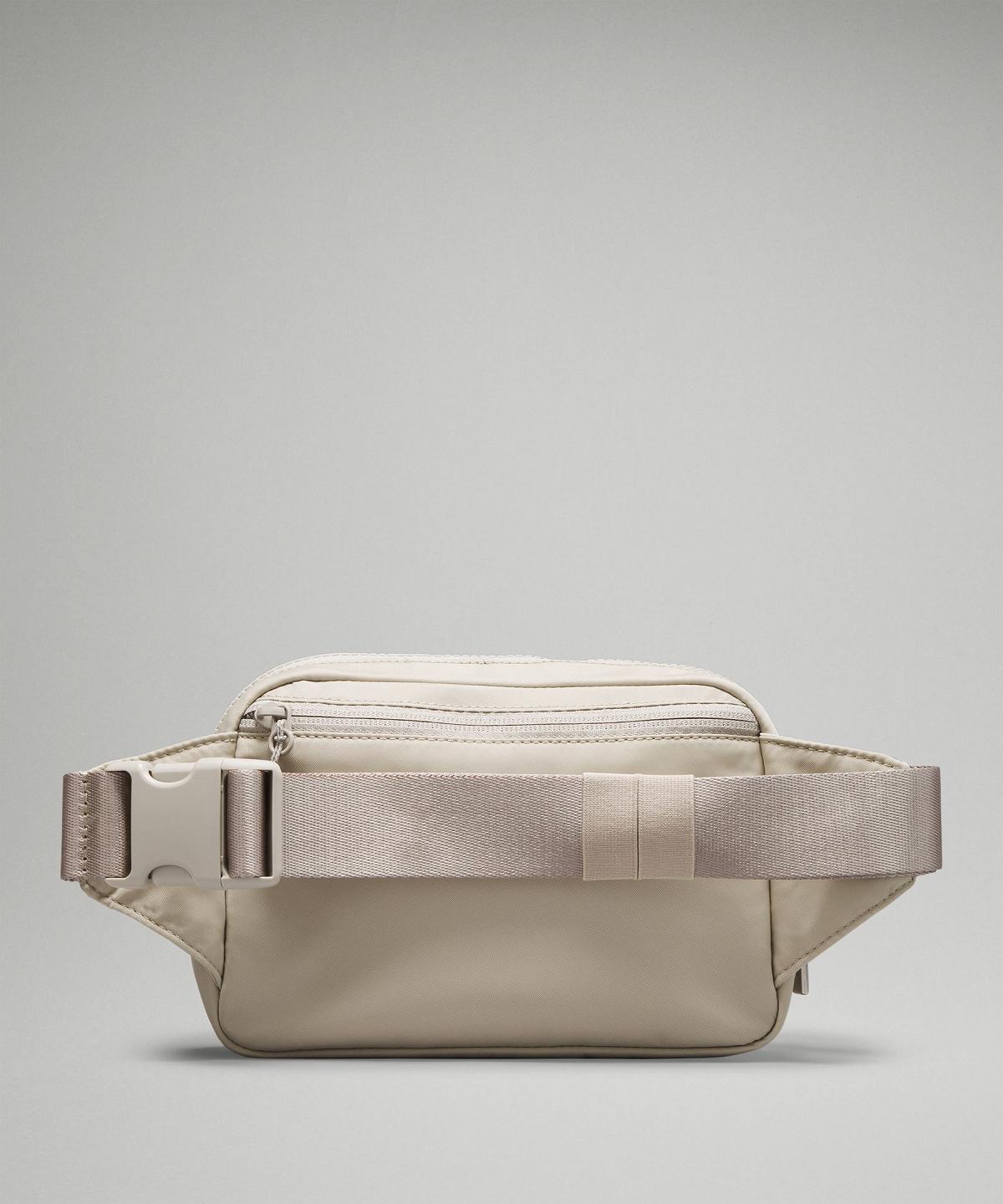 Beige Lululemon Everywhere Large 2L Bag Belt Bags | NZ_LuLu31046